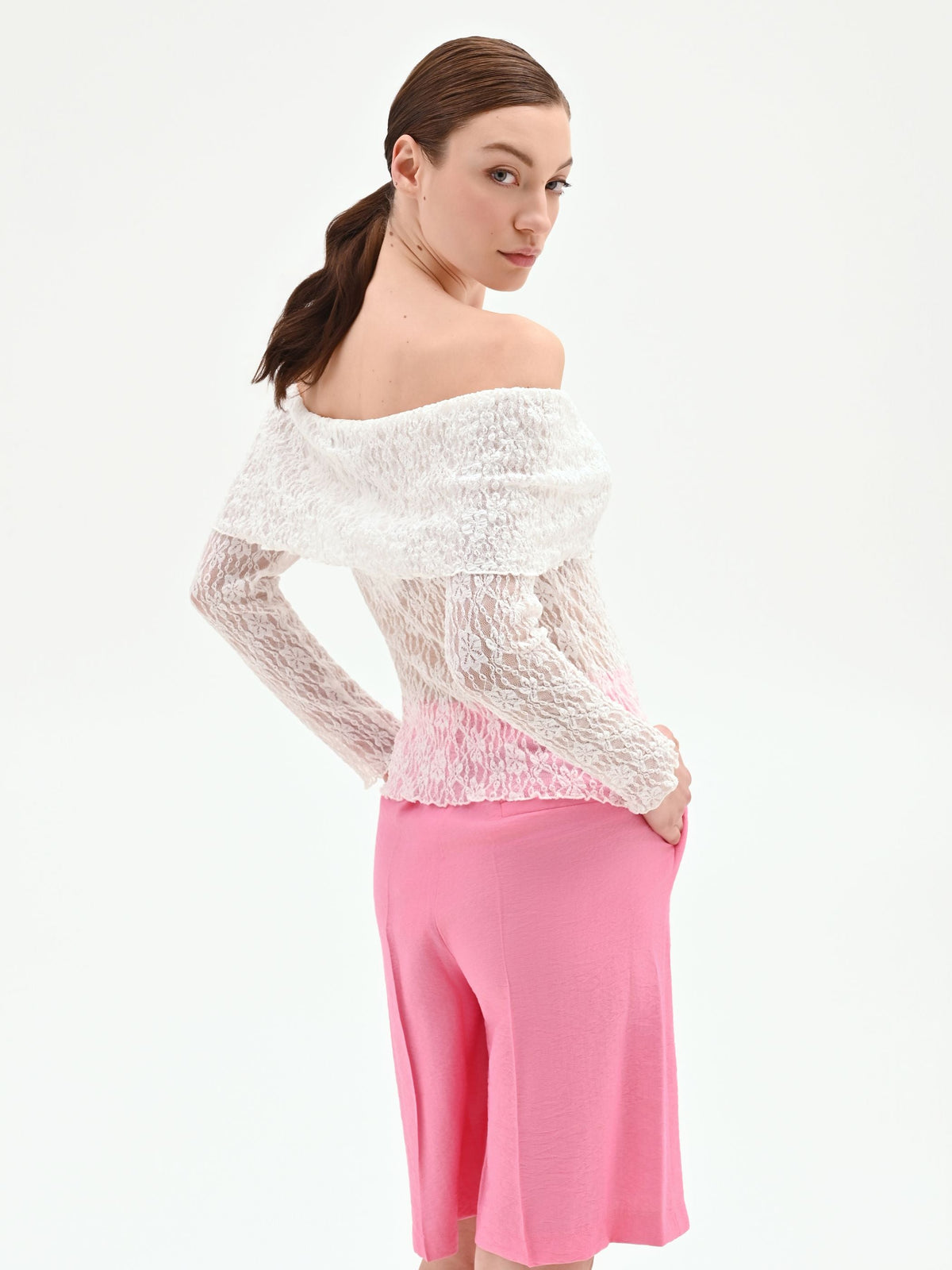 Blusa in pizzo panna bianco con spalle scoperte