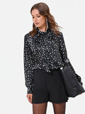 Blusa nera a pois con nastro lavallière