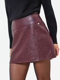 Minigonna bordeaux in similpelle con motivo paisley
