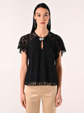 Blusa Nera in Pizzo con Spilla