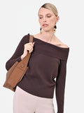 Maglia marrone con spalle scoperte