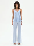 Top in raso cielo azzurro con scollo a V