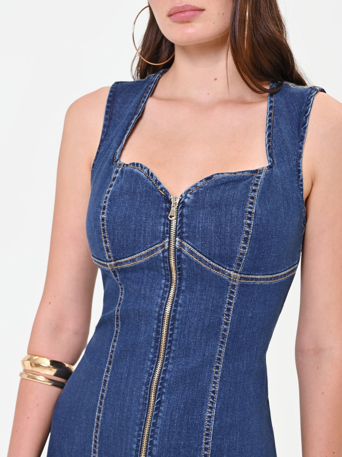 Abito corto in denim blu con zip a vista