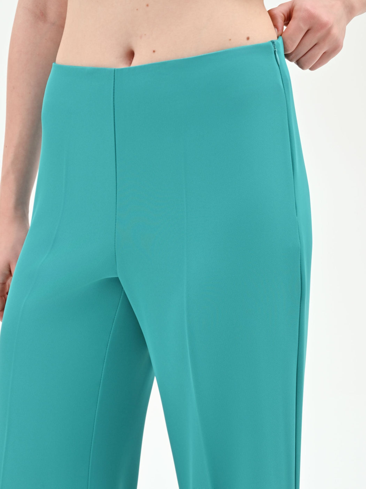 Pantalone palazzo turchese azzurro dalla linea fluida