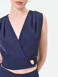 Top blu navy con incrocio e bottone design