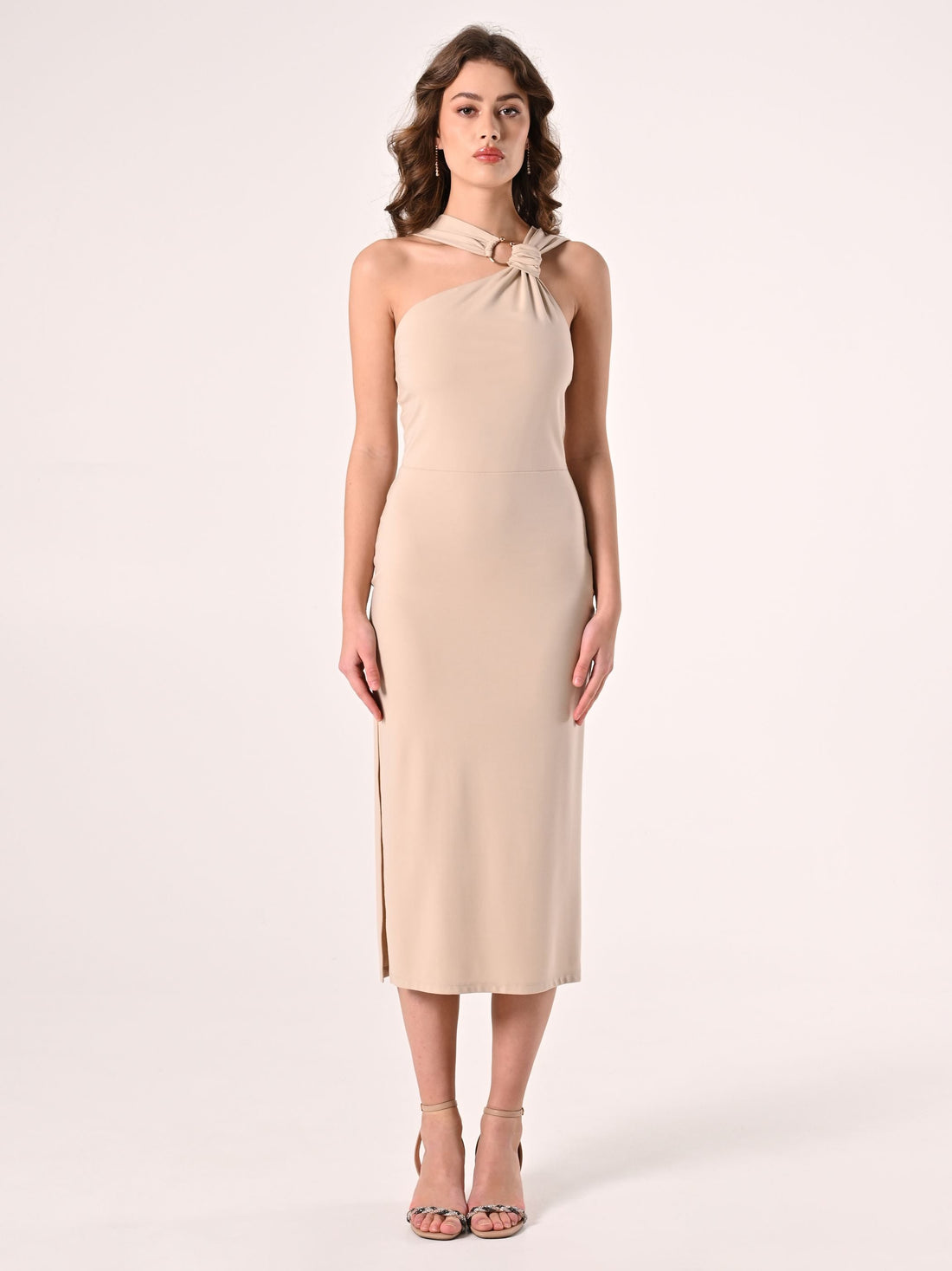 Abito Beige Stretch con Scollo Asimmetrico