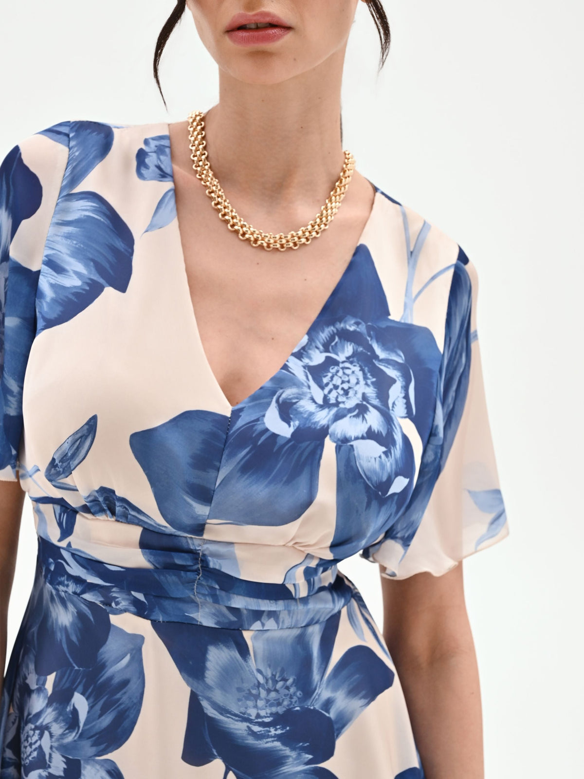 Abito lungo blu brillante con fantasia floreale