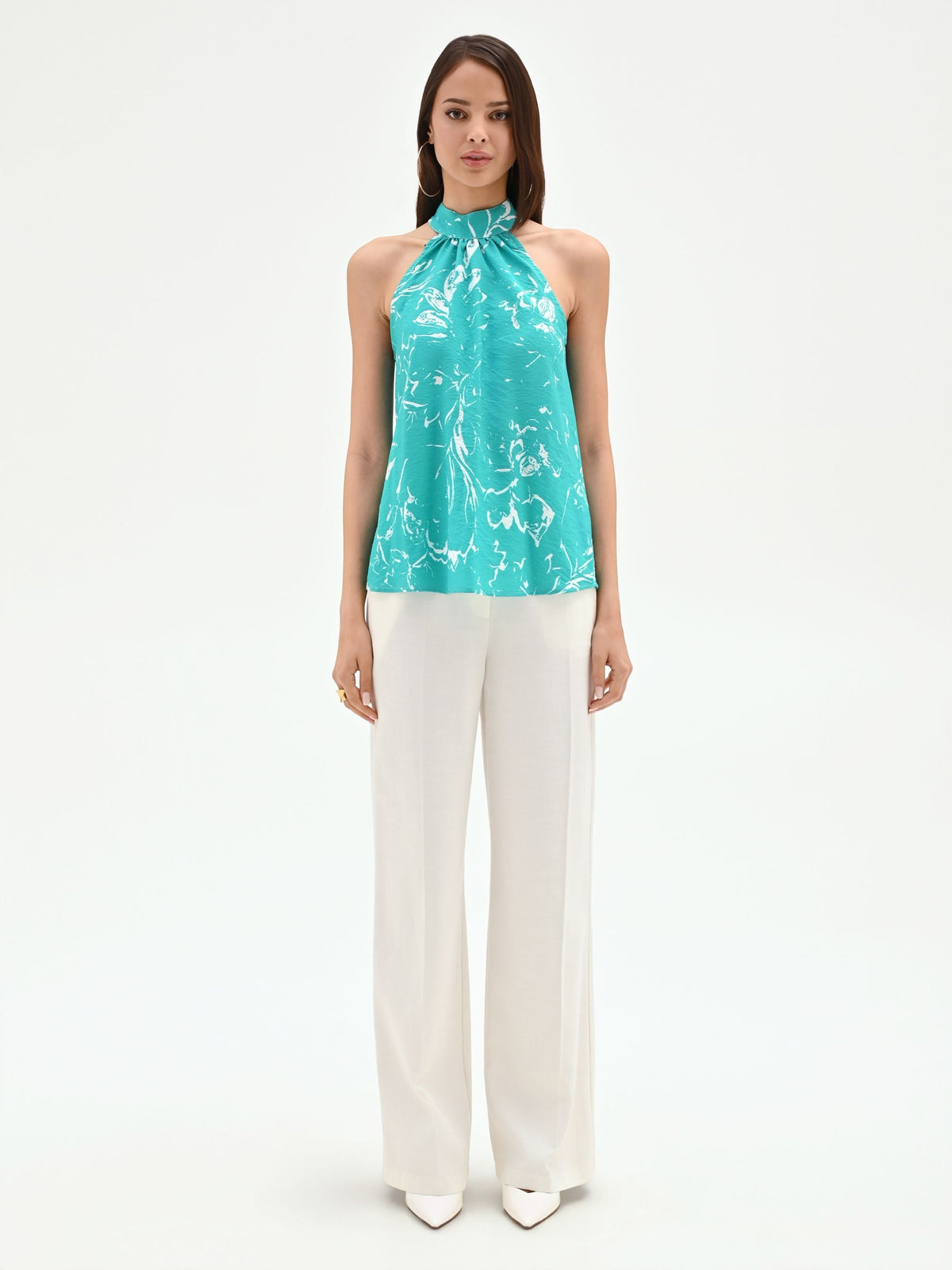 Top turchese con collo arricciato e fantasia