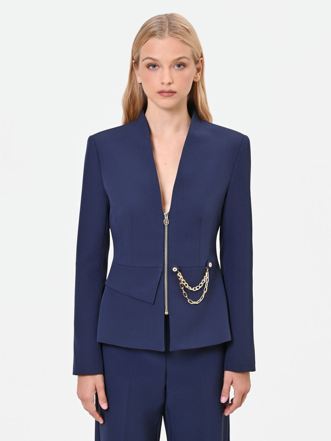 Giacca strutturata blu navy con dettaglio catena