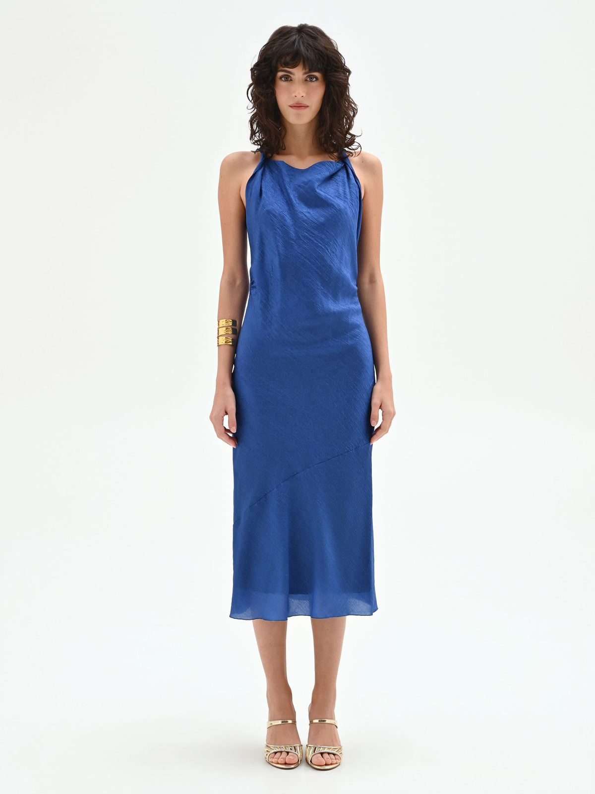 Abito midi blu brillante con drappeggio asimmetrico