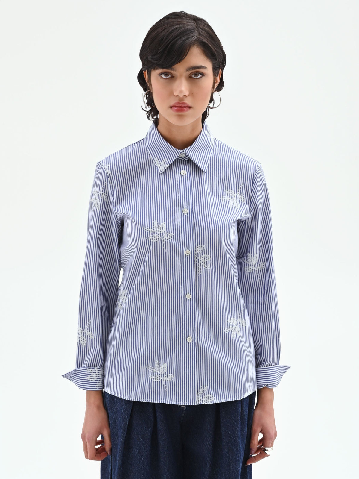Camicia popeline a righe blu con ricami