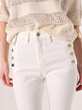 Pantaloni a Zampa con Bottoni in Denim Bianco