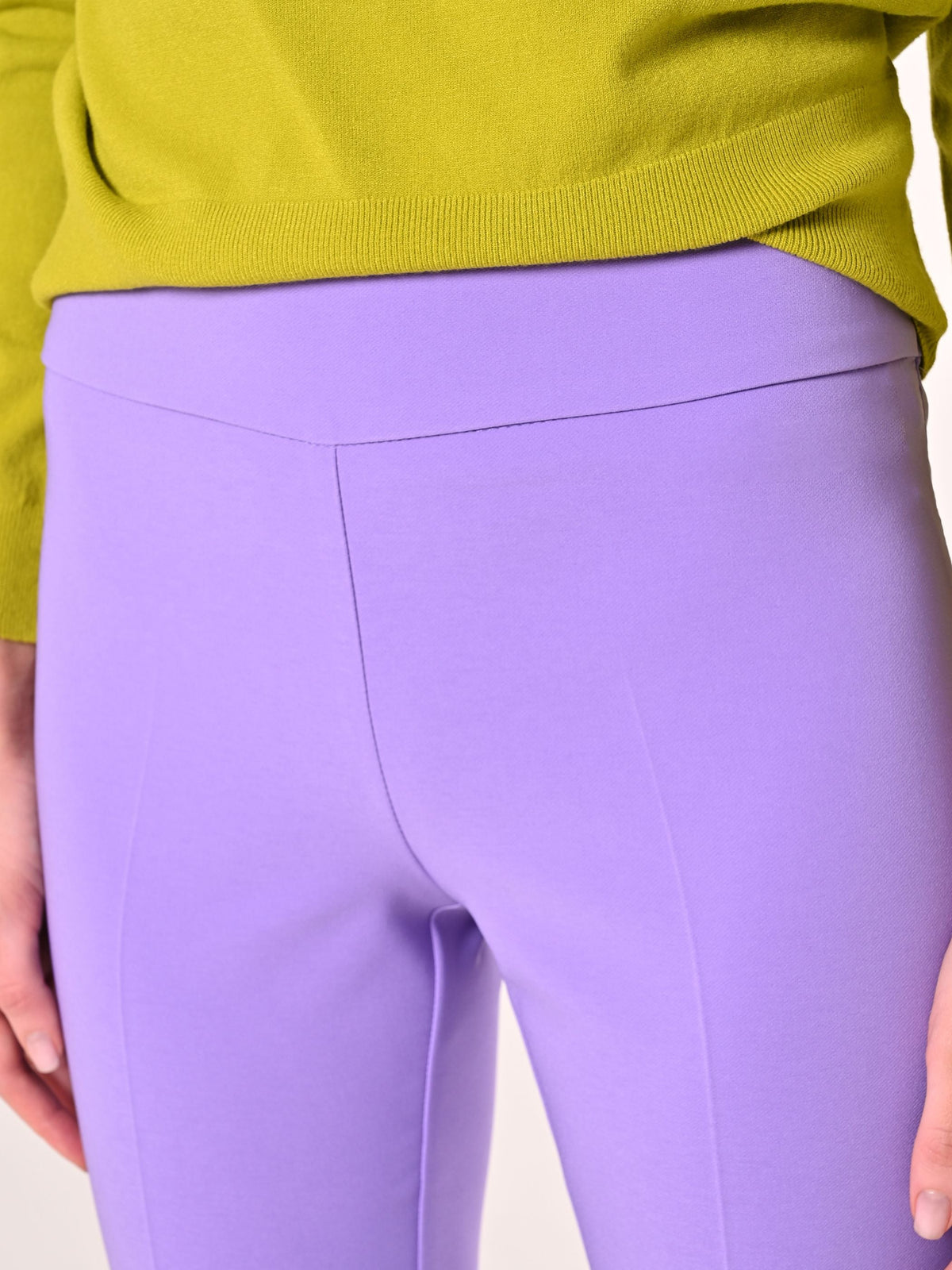 Pantaloni in Tessuto Tecnico Lilla con Fascione in Vita