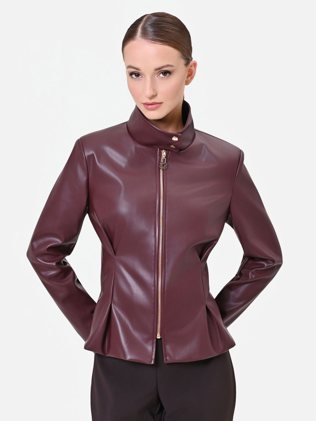 Giacca in similpelle bordeaux rosso con baschina