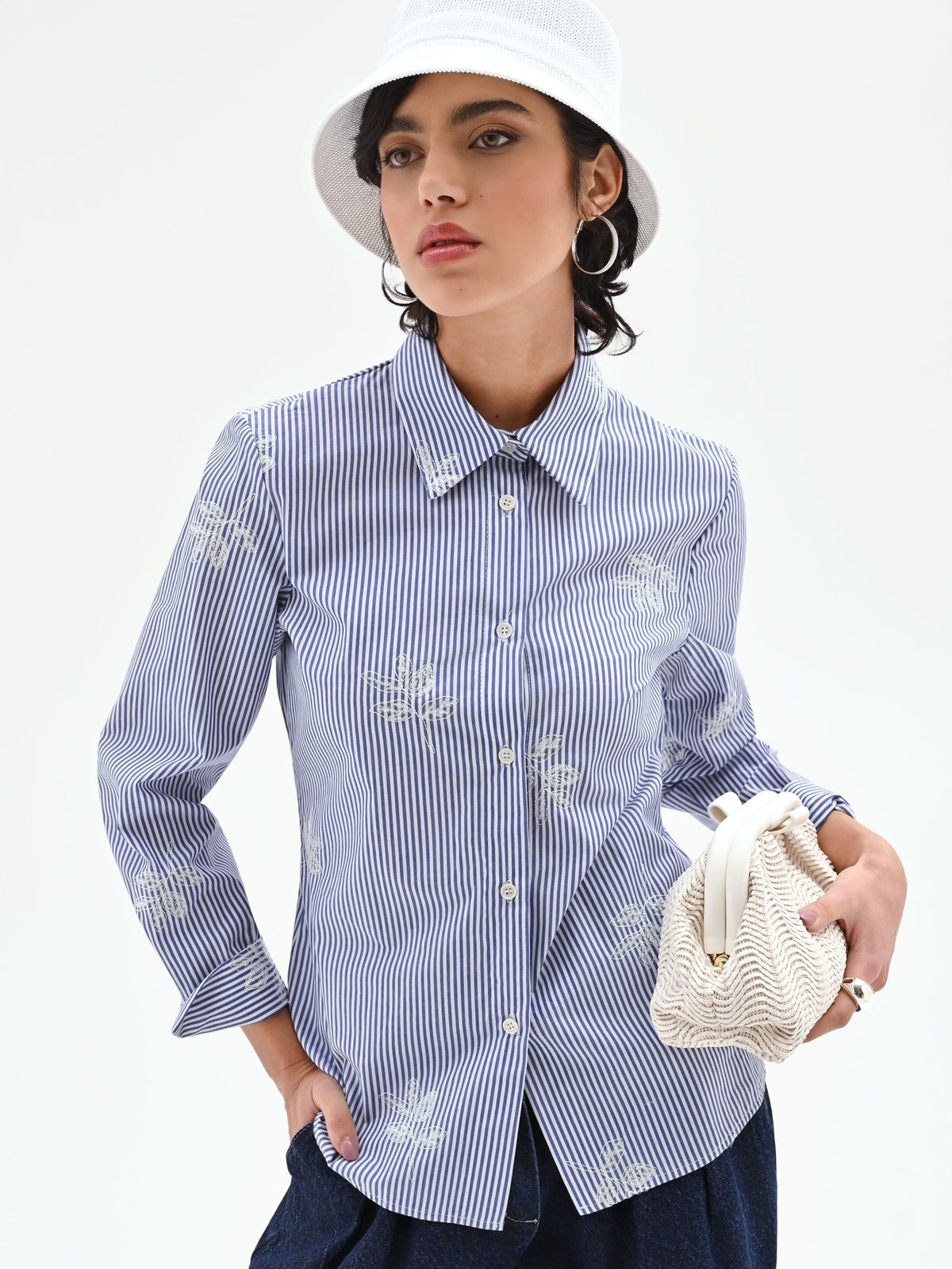 Camicia popeline a righe blu con ricami