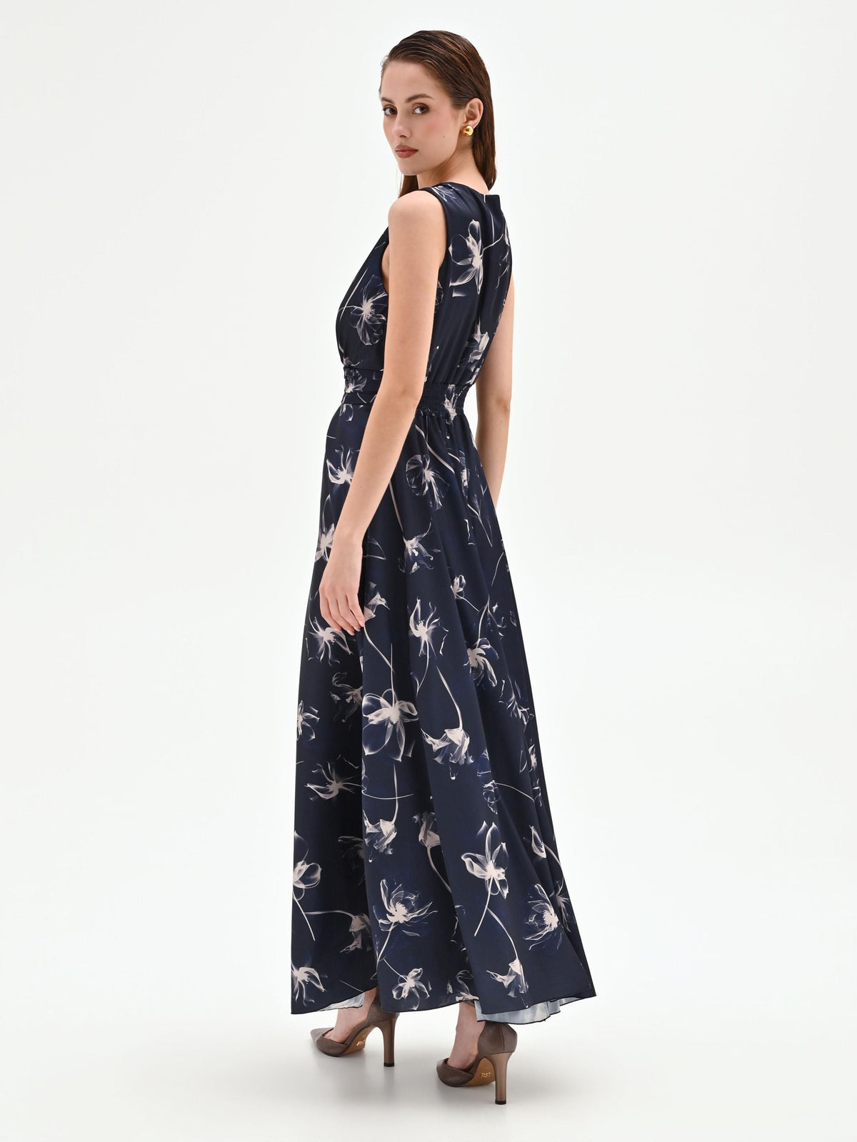 Abito lungo blu navy con stampa floreale