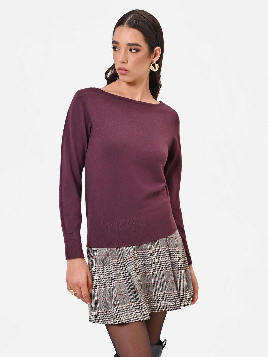 Maglia in viscosa bordeaux con scollo a barchetta