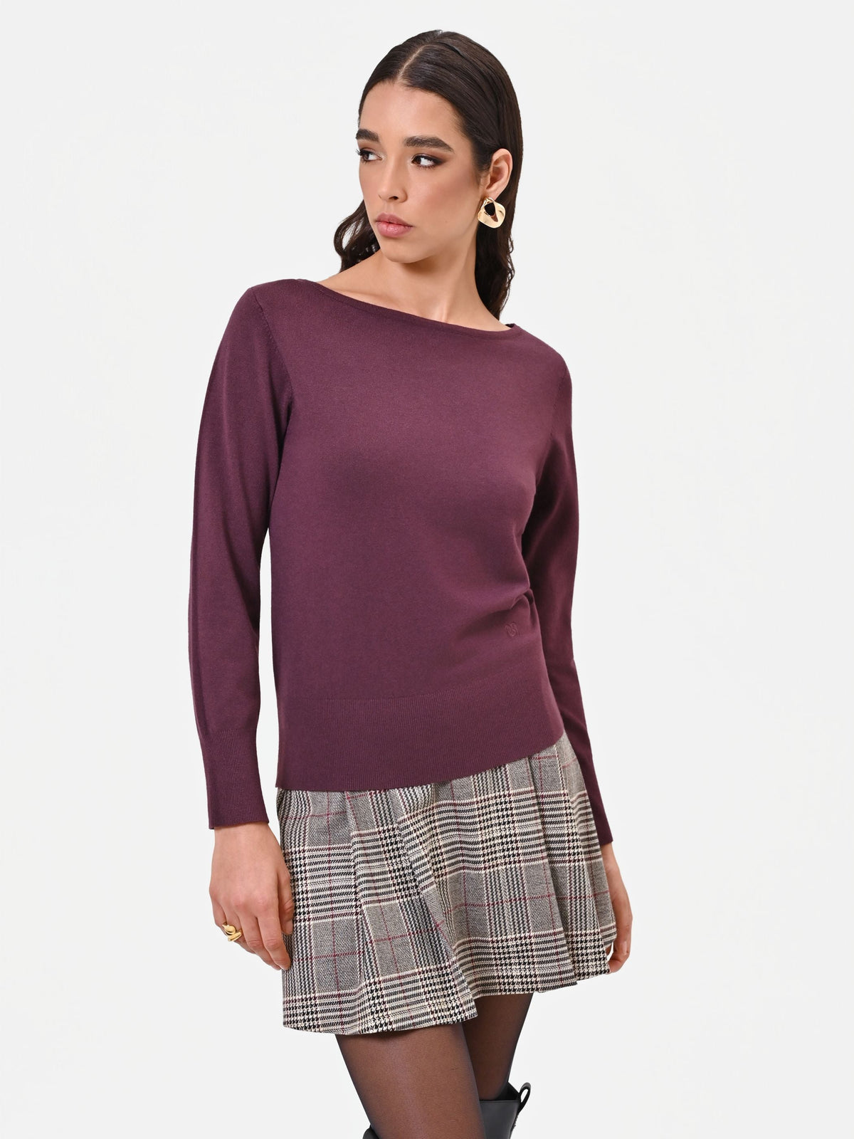 Maglia in viscosa bordeaux con scollo a barchetta