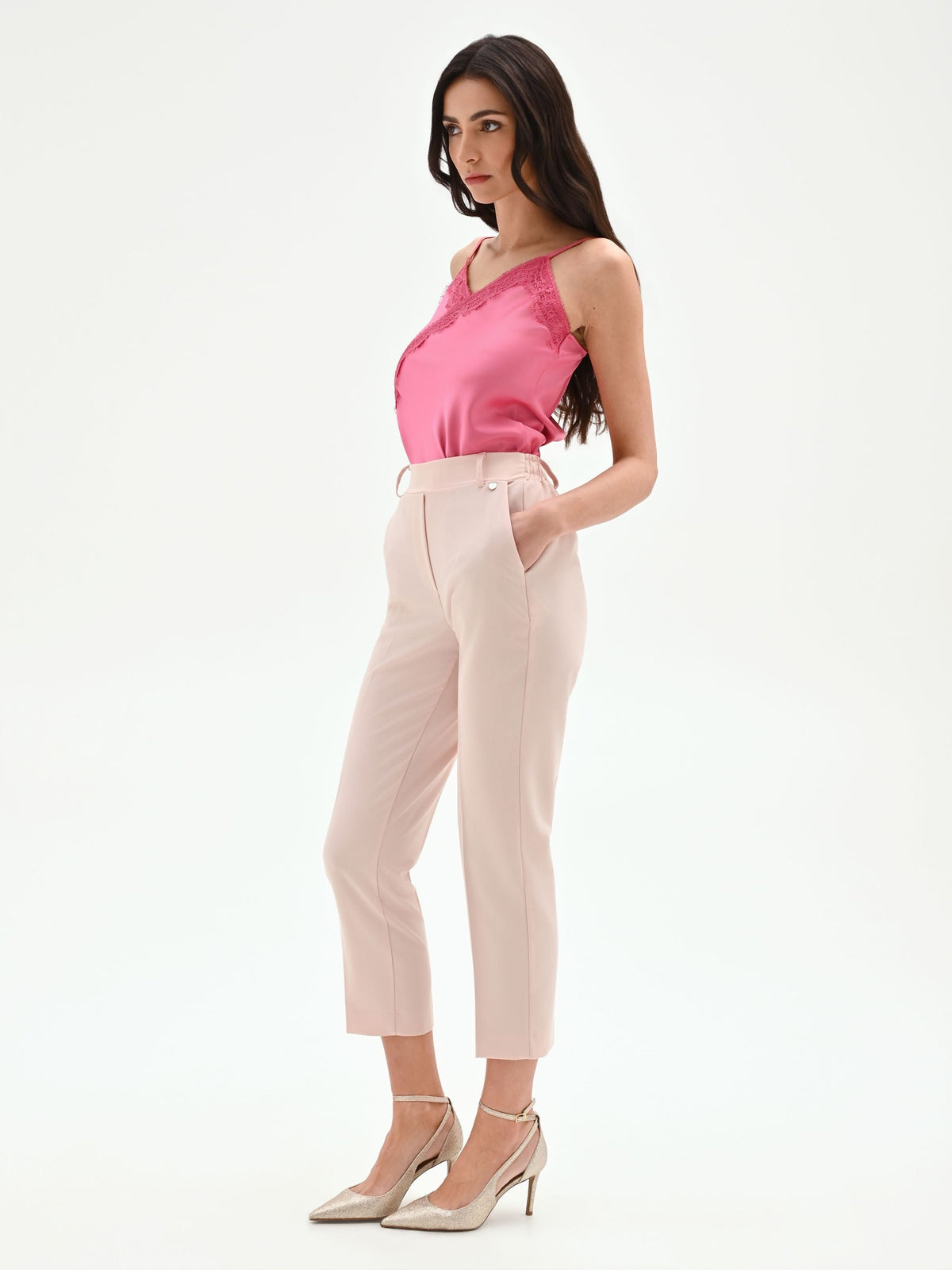 Pantalone cropped rosa con piega centrale