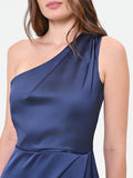 Abito lungo blu navy monospalla con drappeggio