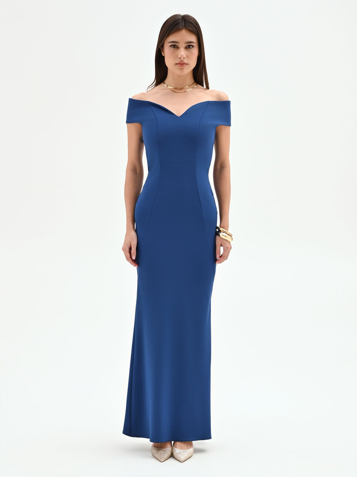 Abito lungo blu brillante con scollo a cuore