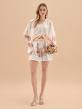 Pantalone shorts bianco a fantasia floreale
