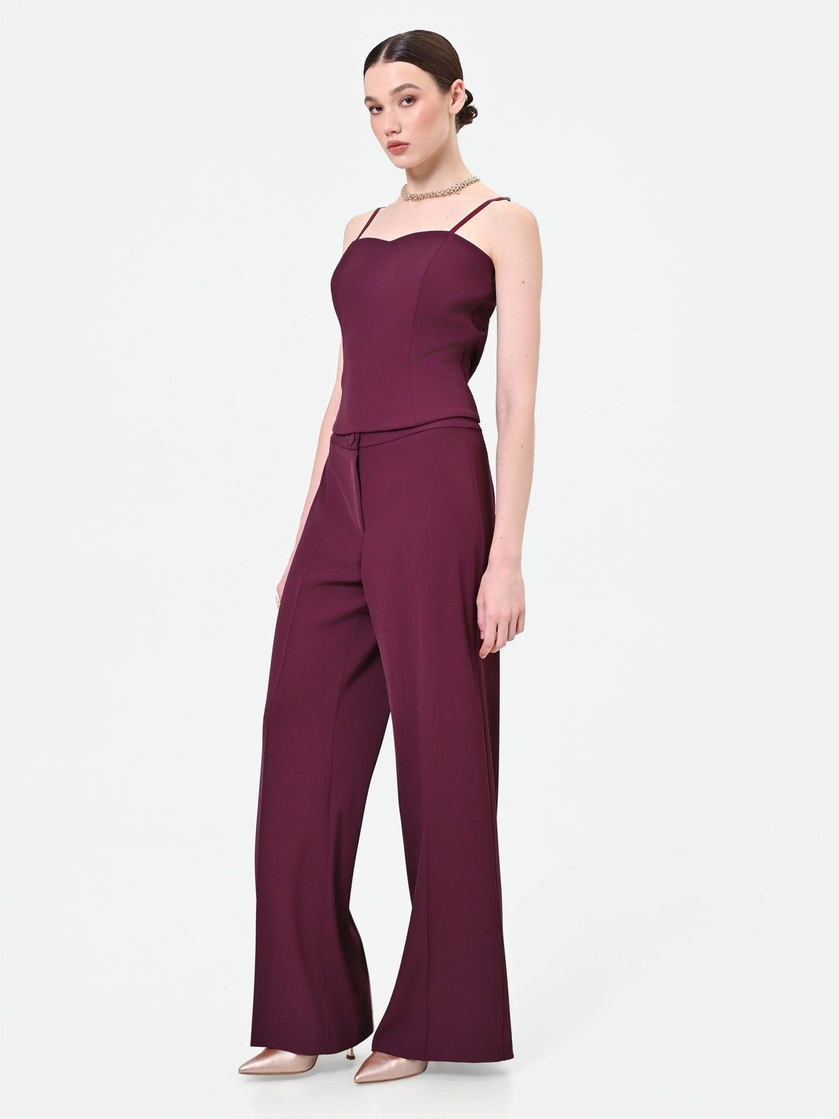 Pantalone a palazzo bordeaux dalla linea fluida