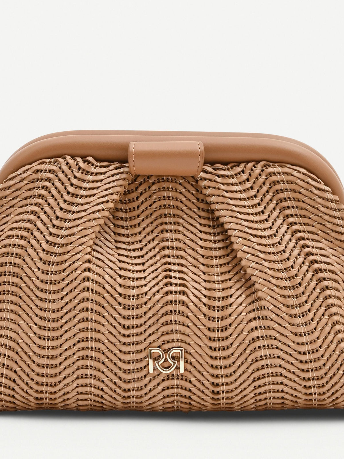 Pochette marrone cuoio con chiusura a fiocco