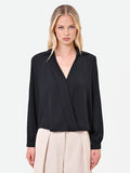 Blusa nera in raso con incrocio a portafoglio