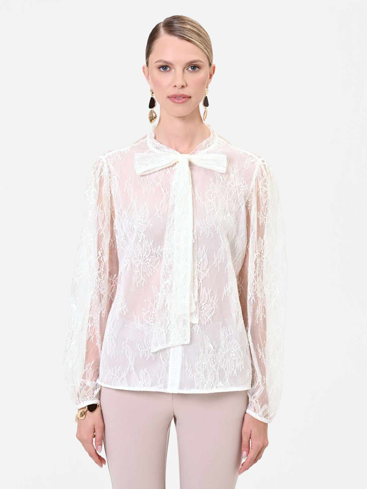 Camicia in pizzo panna bianco con fiocco al collo
