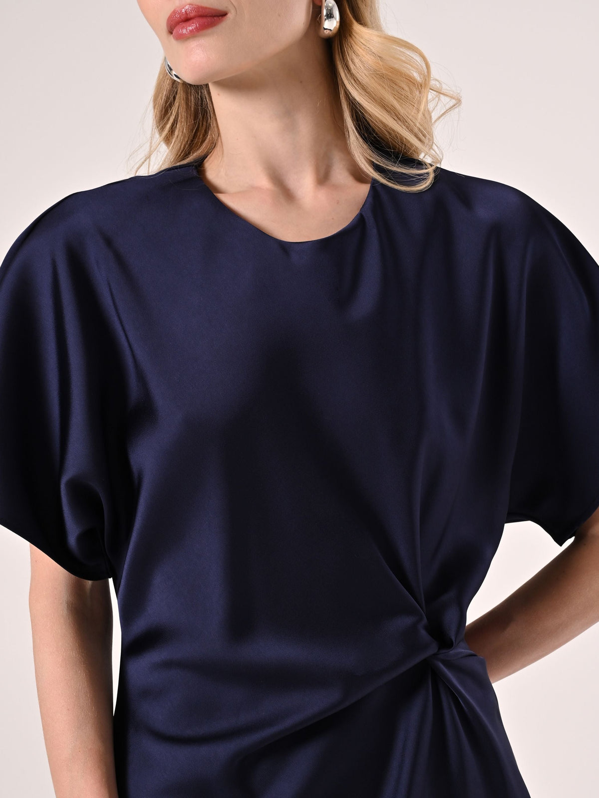 Abito Midi in Raso Blu con Nodo