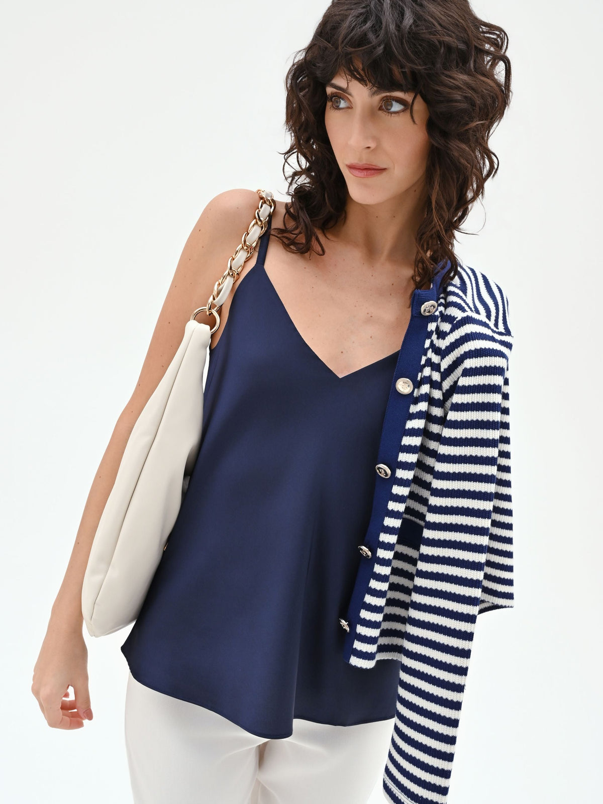 Top in raso blu navy con spalline sottili