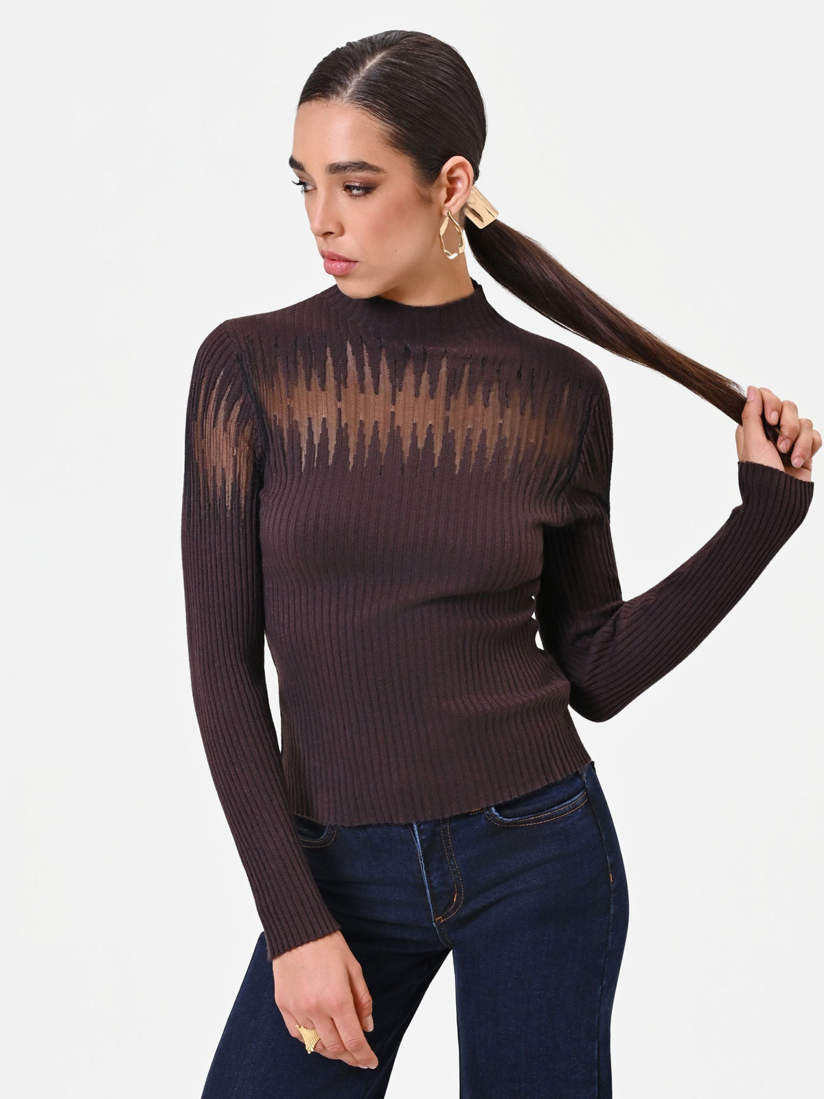 Maglia in viscosa marrone con inserto traforato