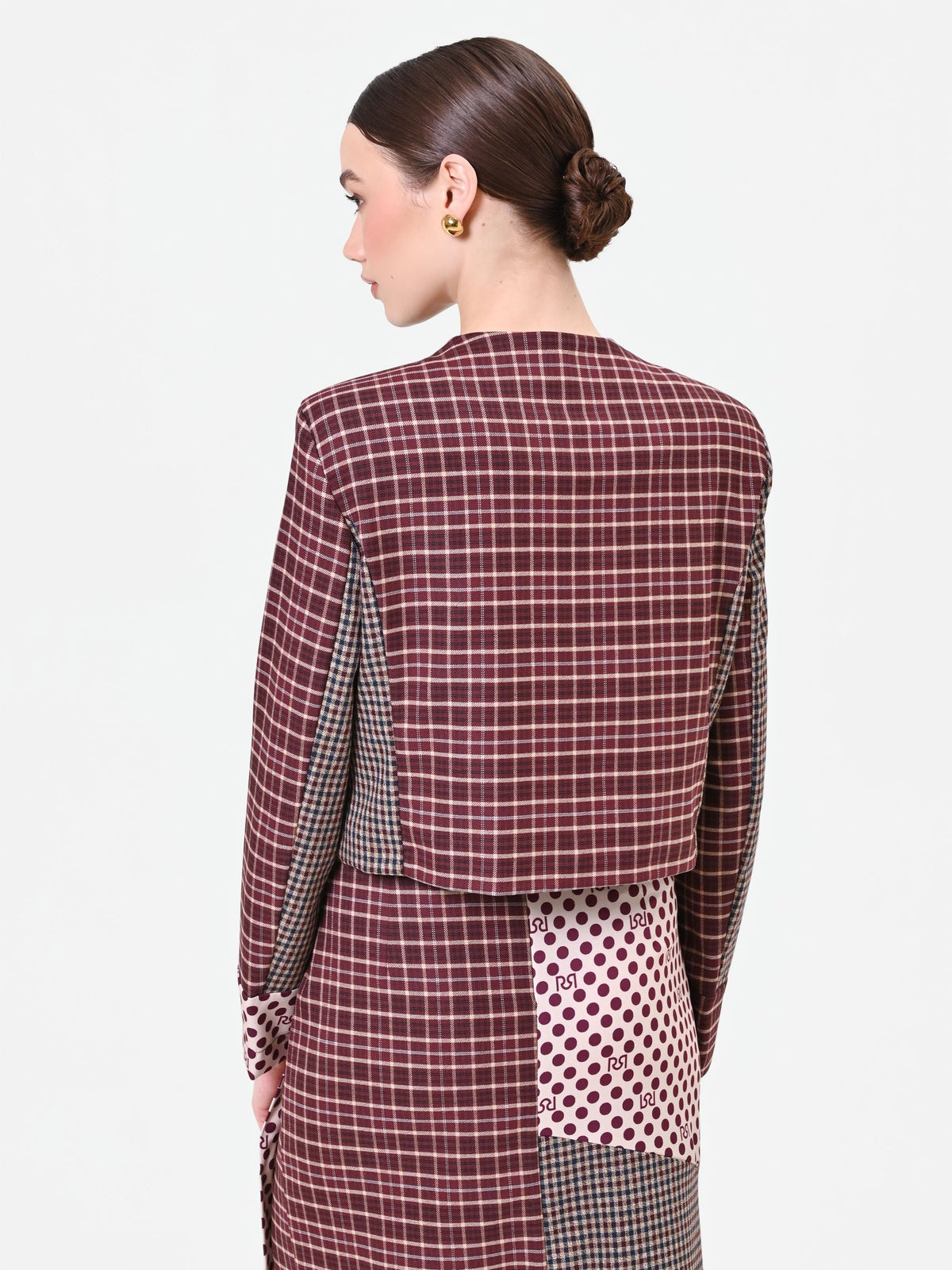 Giacca rosso bordeaux con design patchwork e fiocco