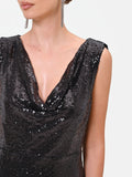 Abito lungo nero in paillettes con scollo posteriore drappeggiato