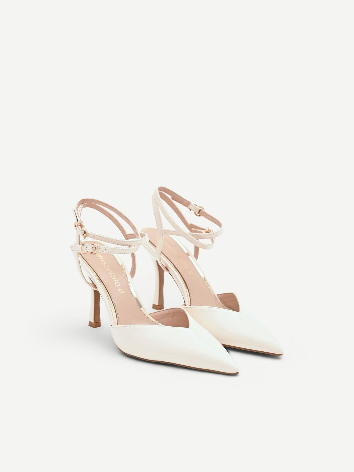 Décolleté beige effetto vernice con laccetti