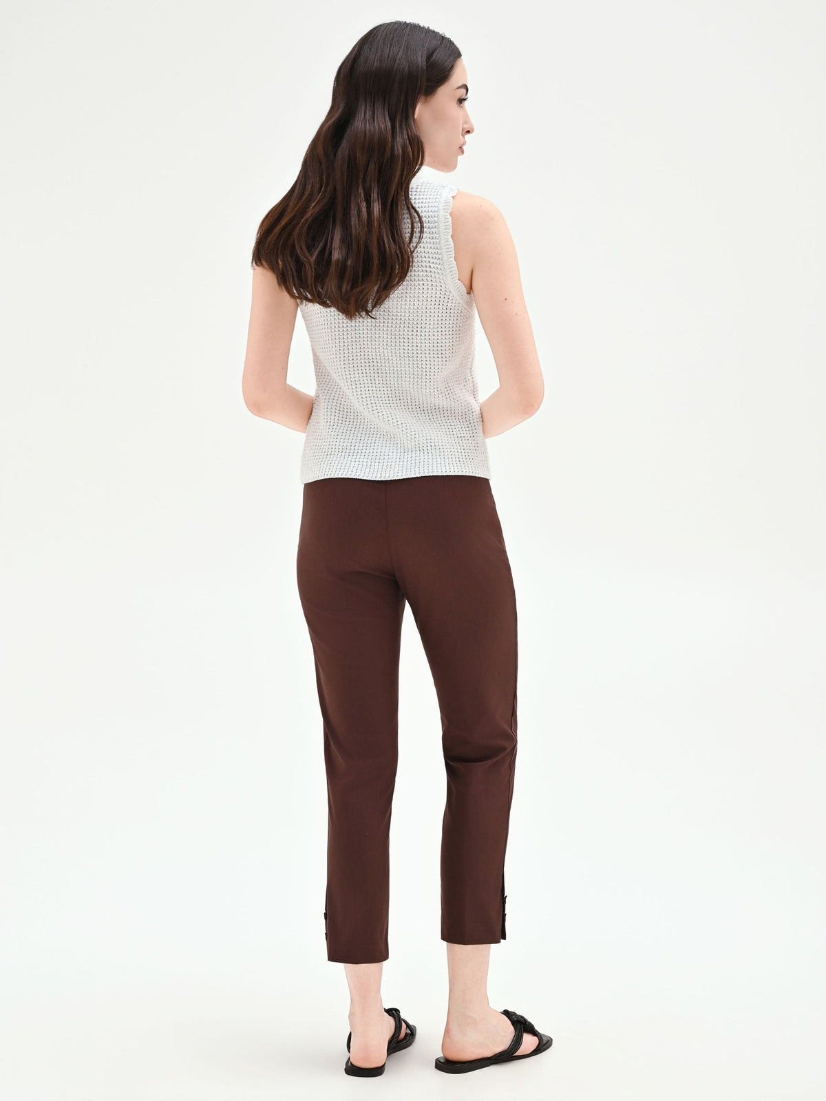 Pantalone a sigaretta cioccolato con spacchi decorati