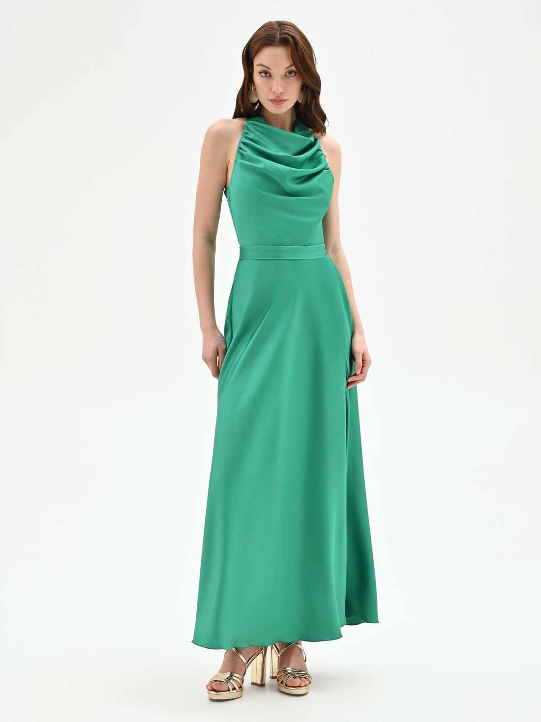 Abito lungo prato verde con scollo drappeggiato