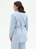 Giacca Curvy cielo azzurro con cintura in vita