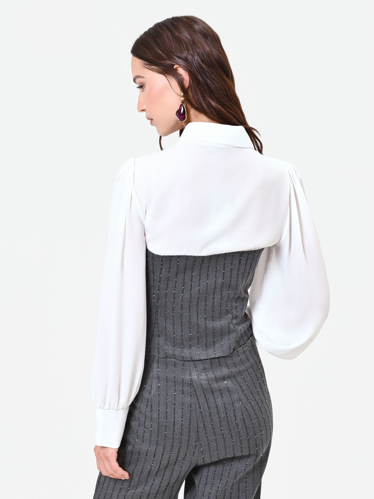 Blusa grigia con bustier gessato e paillettes