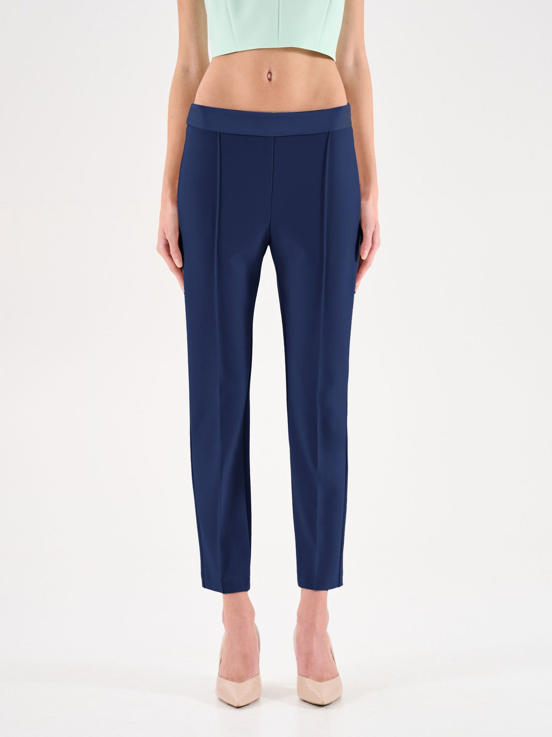 Pantalone blu a sigaretta con cinturino a contrasto