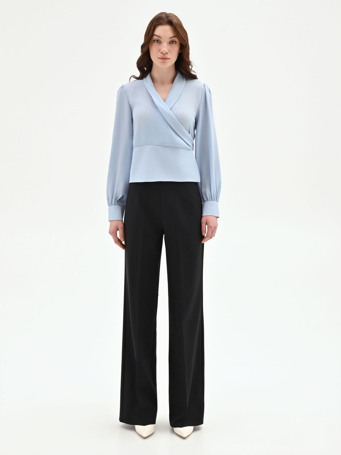 Blusa cielo azzurro con incrocio a portafoglio