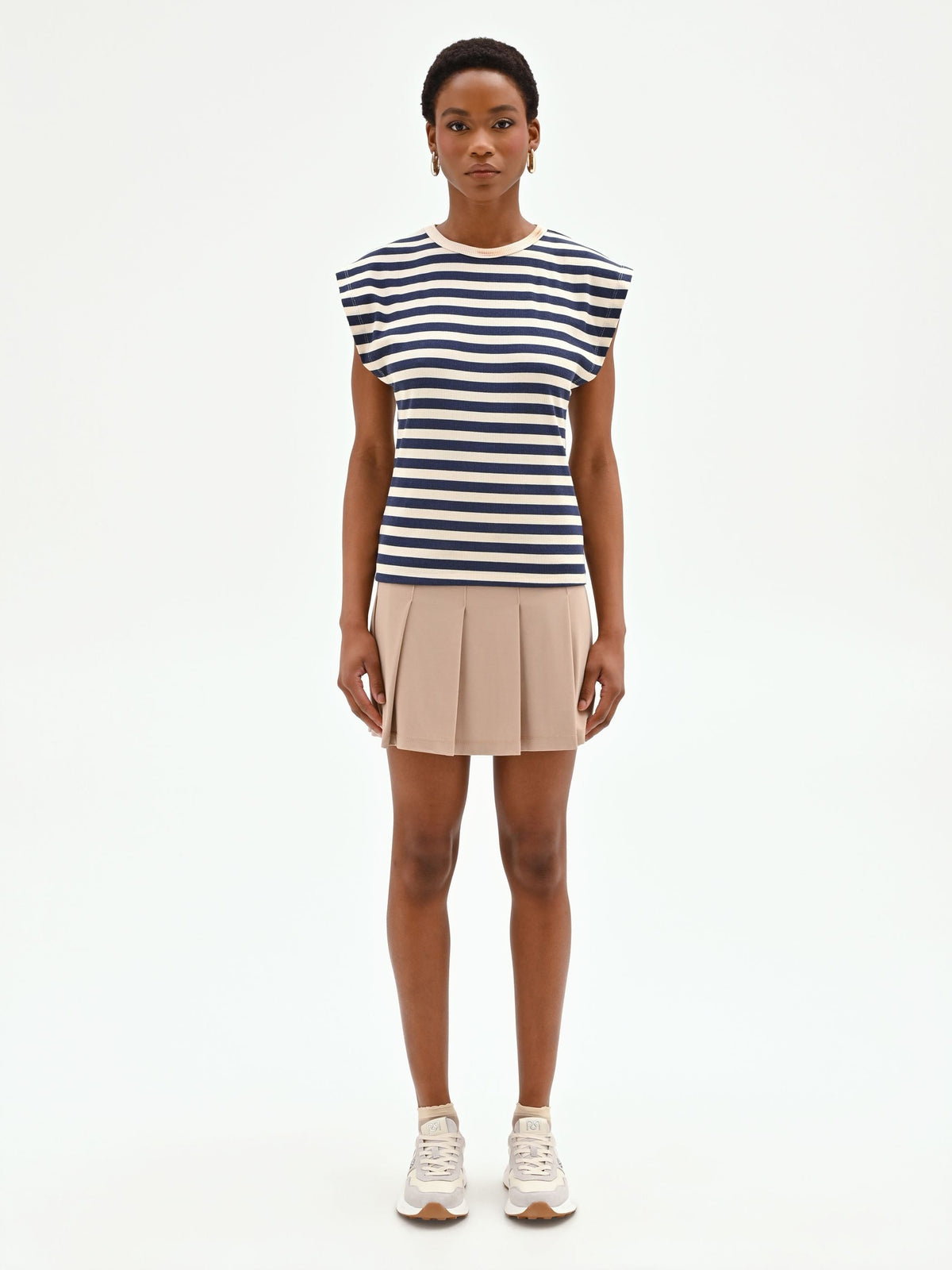 T-shirt in cotone a righe blu con spalla estesa
