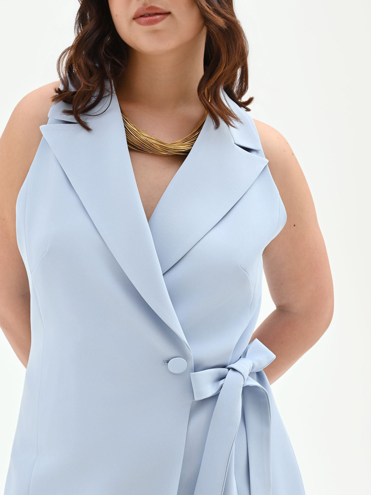 Gilet Curvy cielo azzurro con chiusura a nastro