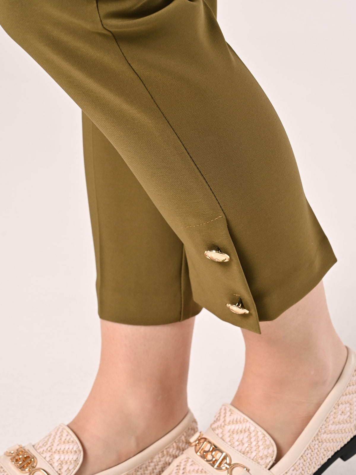 Pantaloni in Tessuto Tecnico Verde Militare con Bottoni