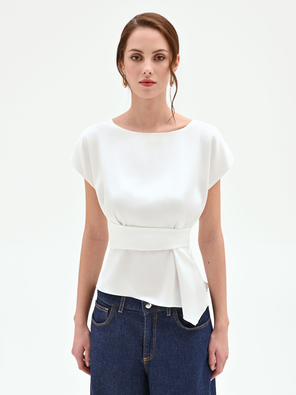 Blusa panna bianco con fusciacca in vita