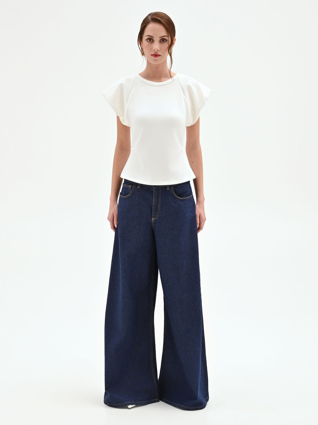 T-shirt panna bianco con maniche strutturate