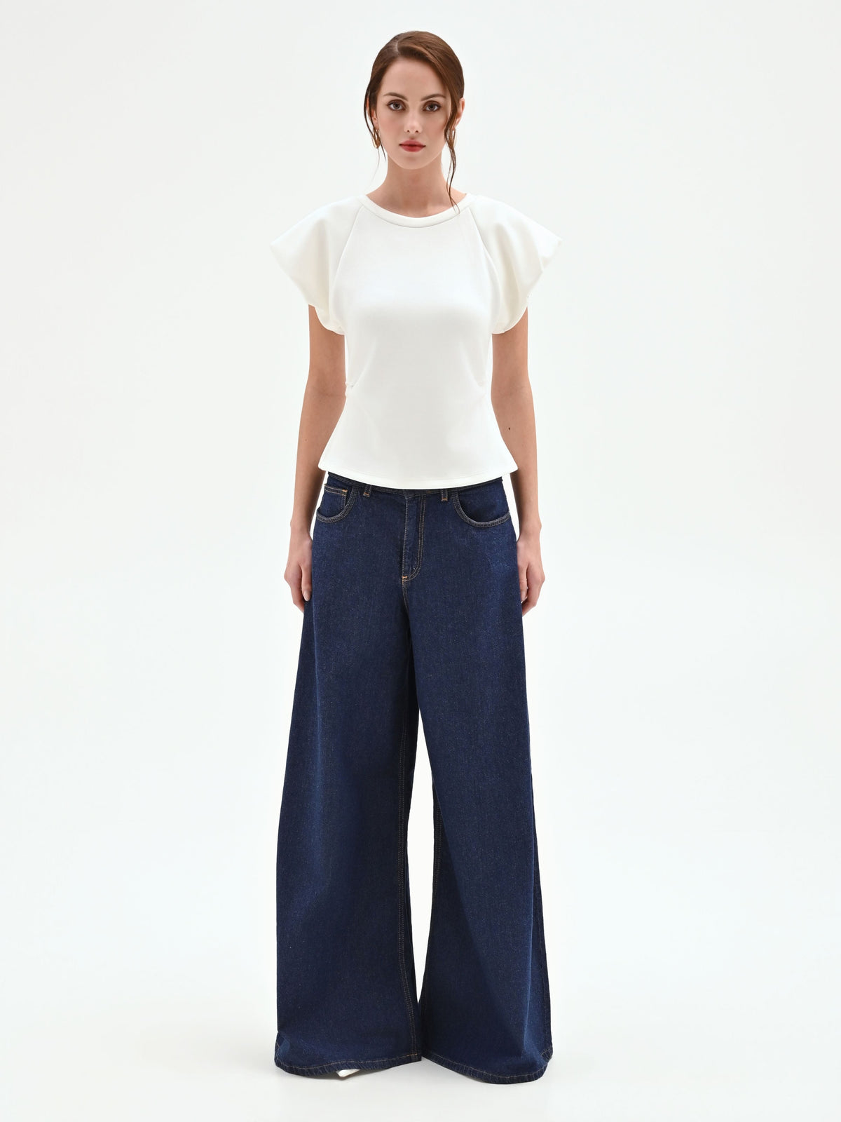 T-shirt panna bianco con maniche strutturate