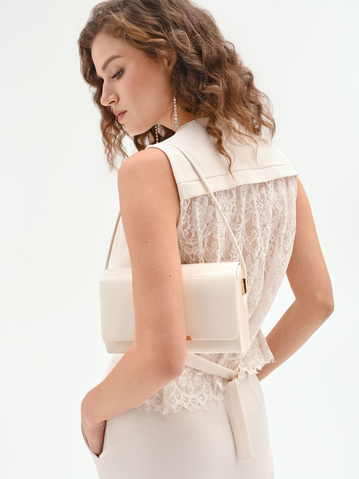 Gilet Bianco in Tessuto Fluido mano Crepe & Pizzo