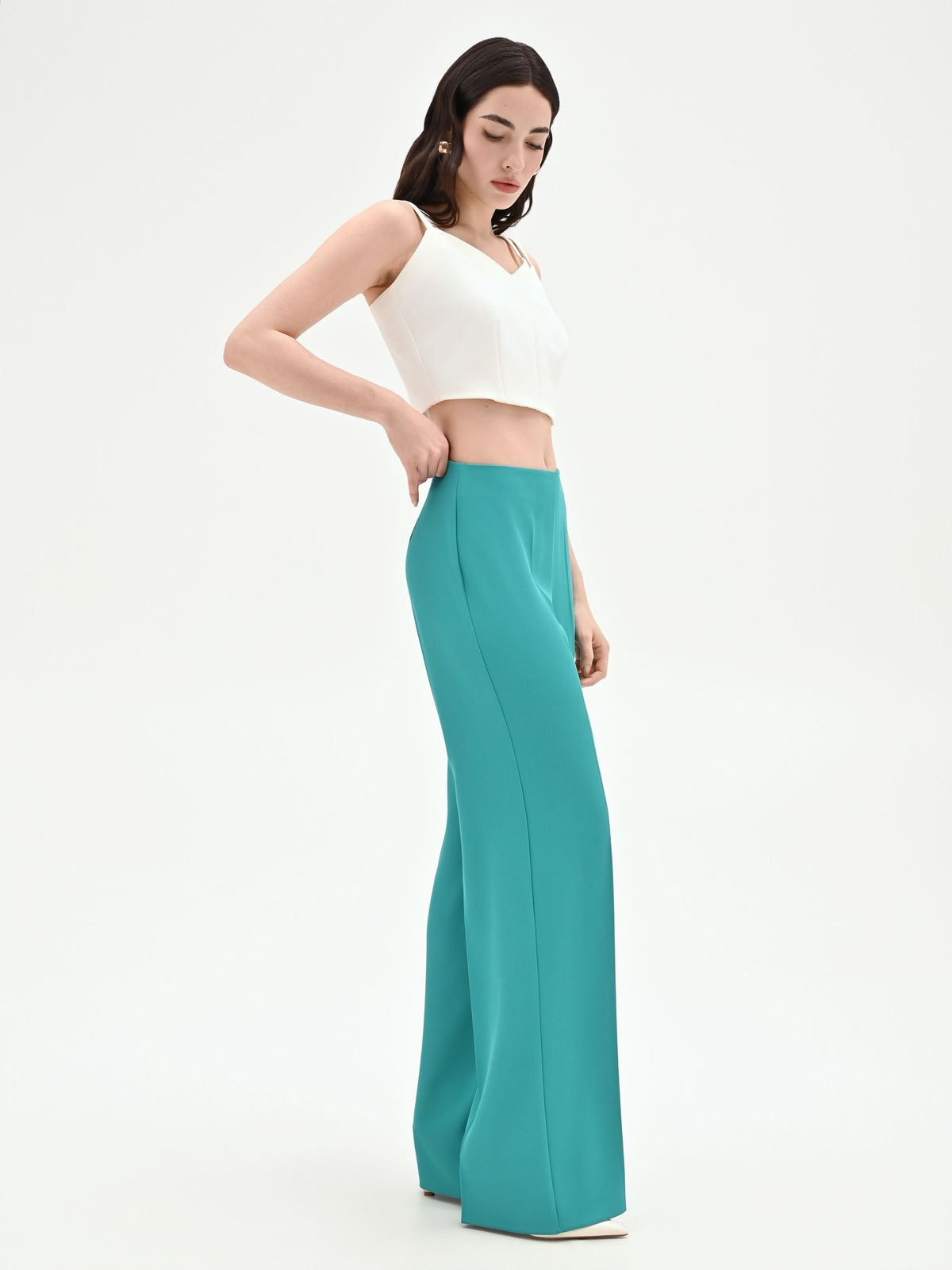 Pantalone palazzo turchese azzurro dalla linea fluida